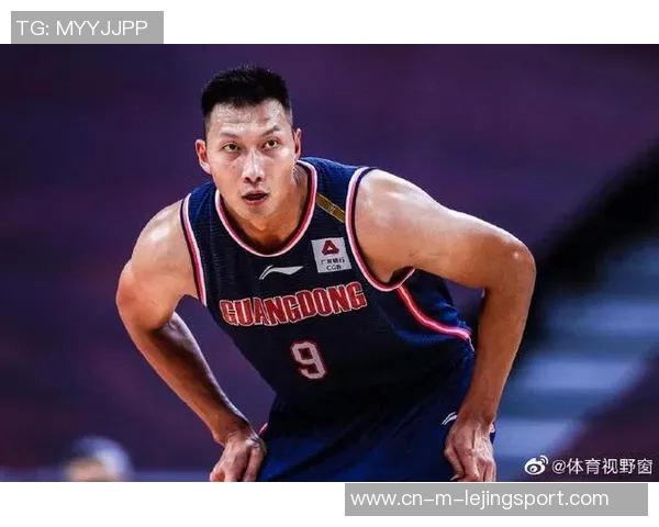 易建联重返公众视野亲自主持篮球赛展现自律身材状态依旧出色